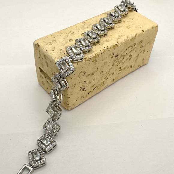 Rectangle Stone Bracelet with Brilliant Stone Silver Color Luxury Jewelry - Picture 4 of 8